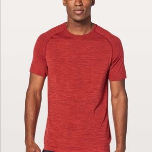 Lululemon men’s shorts sleeve mesh tee. Size large
